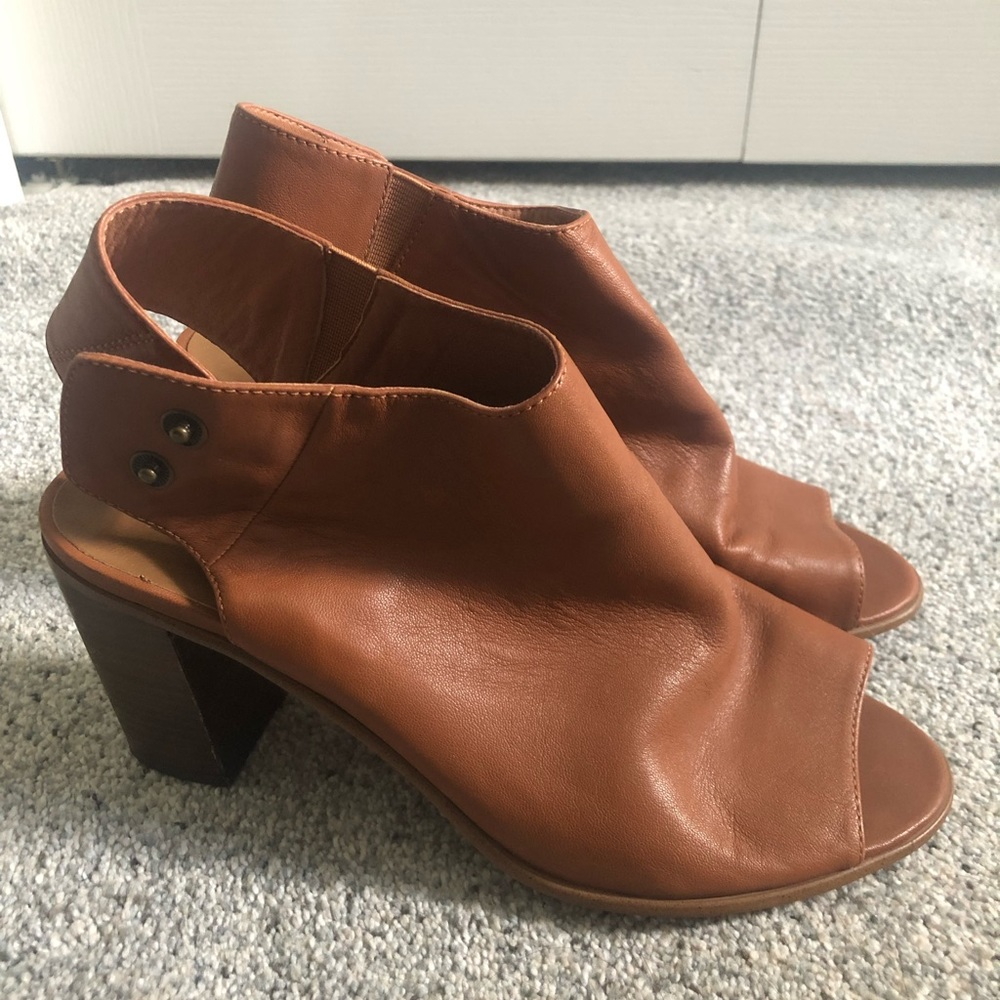 Steve Madden Nonstp Booties in Tan Leather